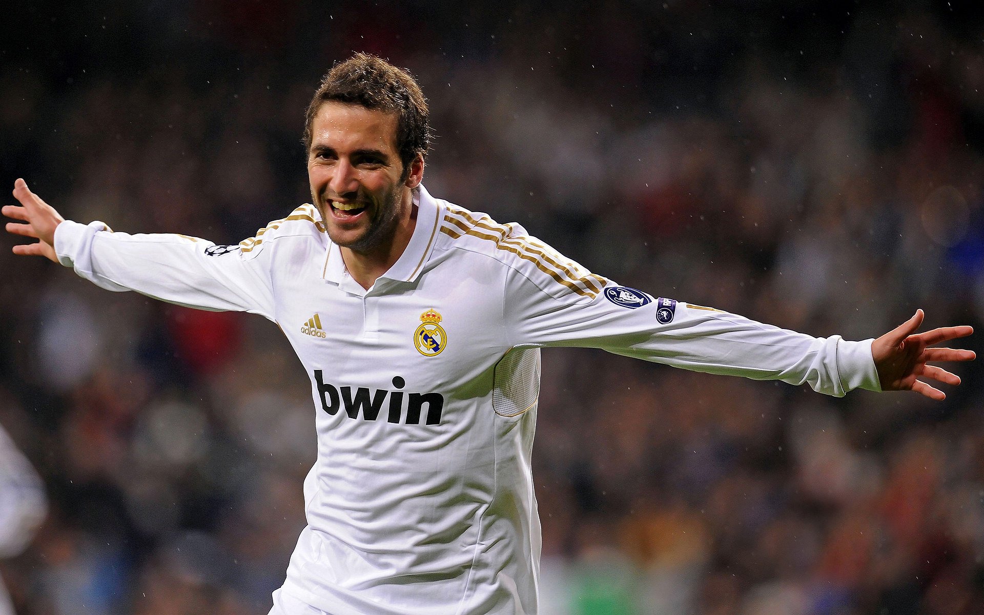 开云真人娱乐官网-《电竞硬件的革新：电竞专用显示器、鼠标的最新技术探索》，电竞显示器推荐什么牌子好